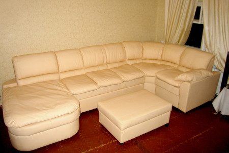 Преимущества кожаных диванов