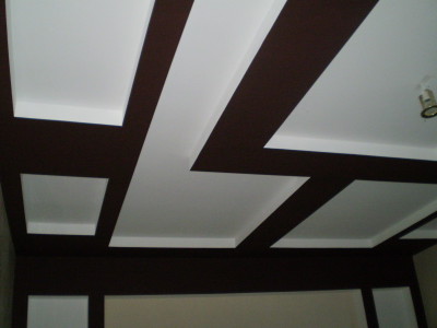 Гипсокартонный потолок в гостиной