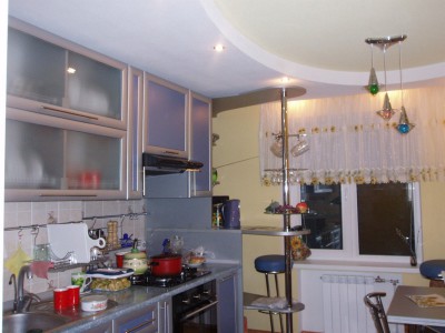 Гипсокартонный потолок на кухне